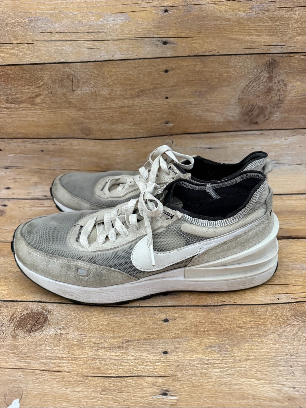 Nike Men’s Beige and White Low-Top Sneakers